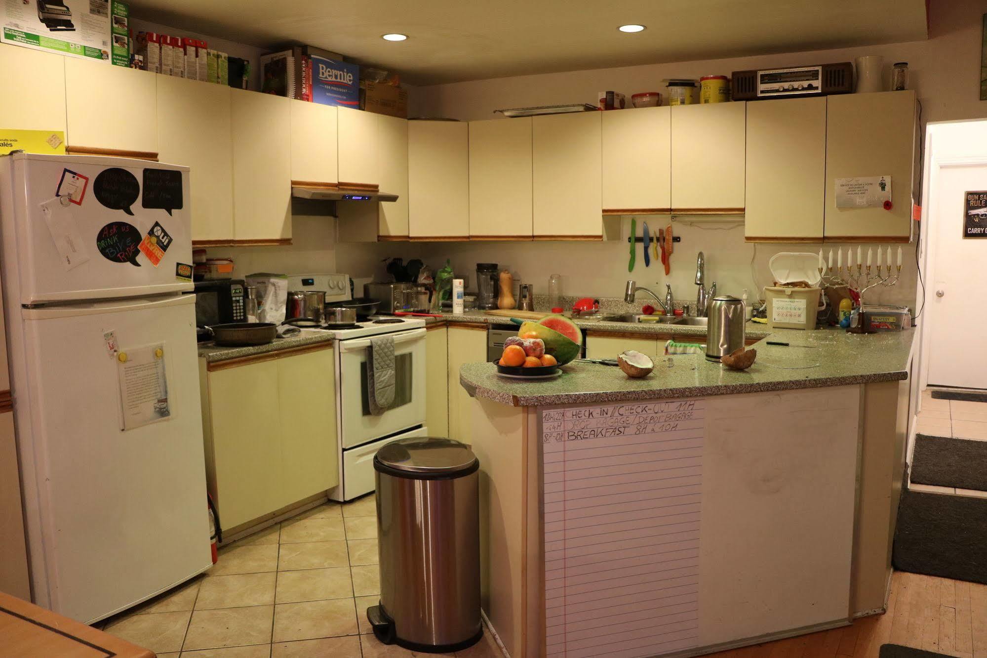 Auberge Reboot Hostel Монреал Екстериор снимка