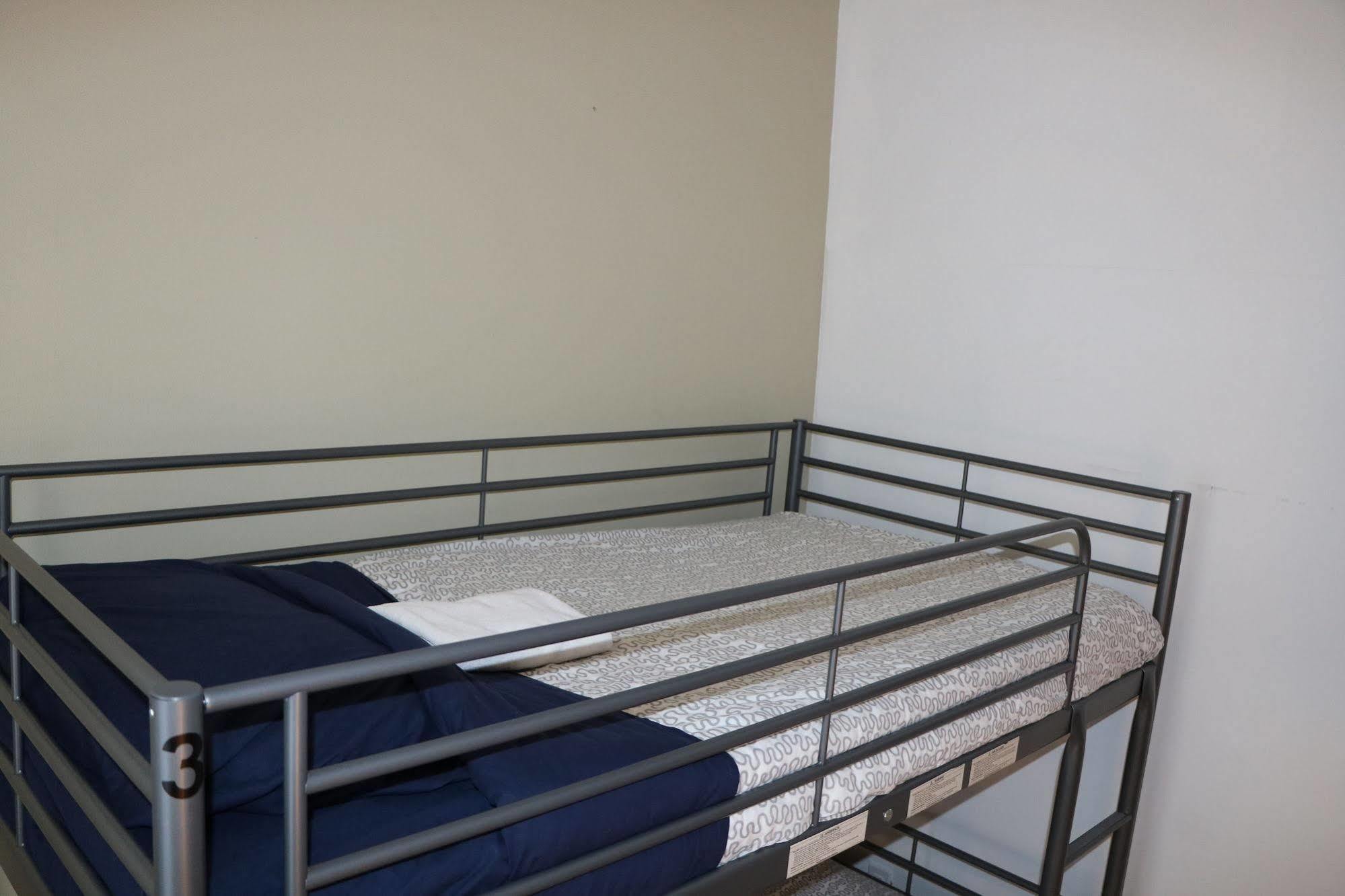 Auberge Reboot Hostel Монреал Екстериор снимка