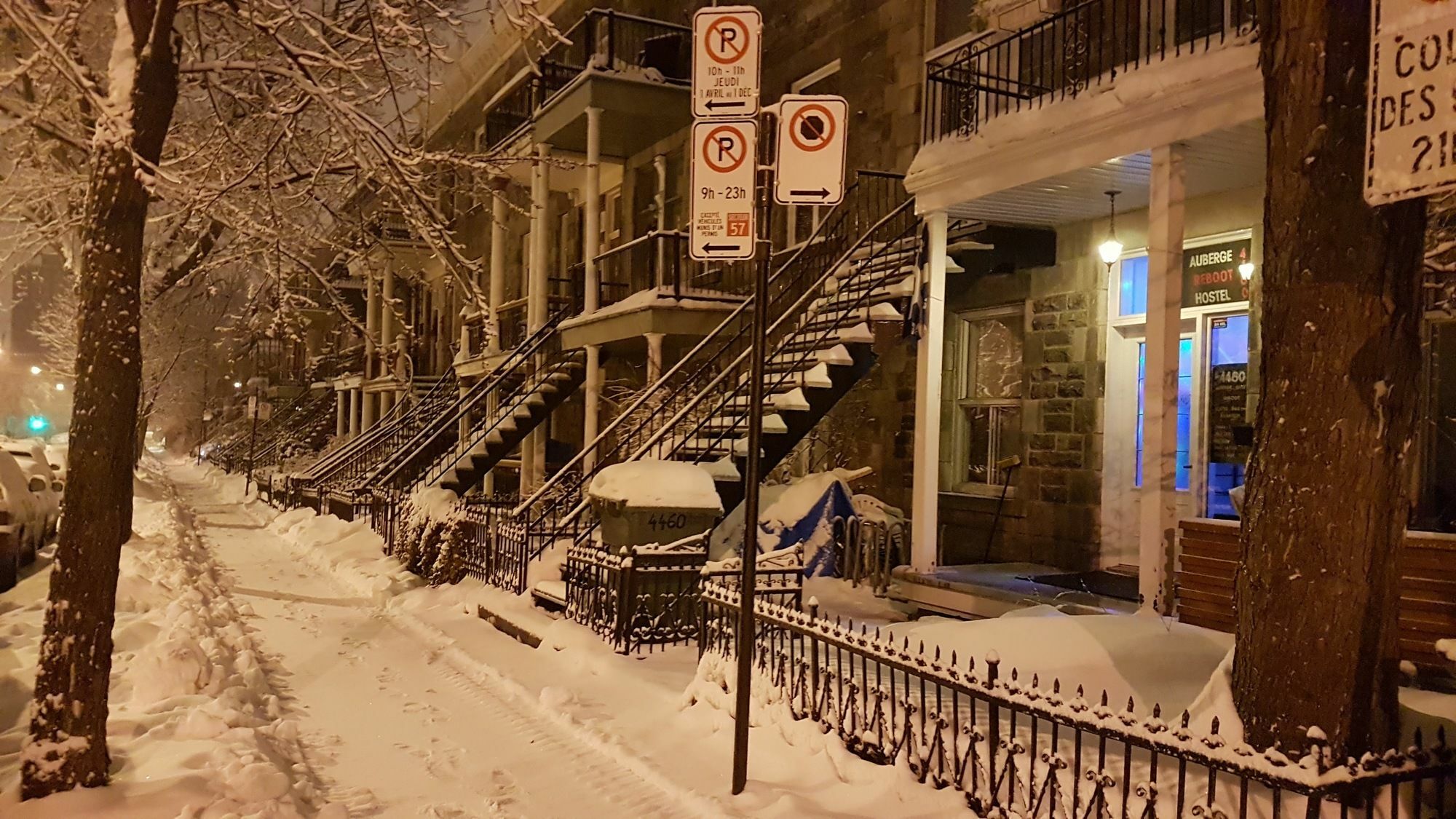 Auberge Reboot Hostel Монреал Екстериор снимка